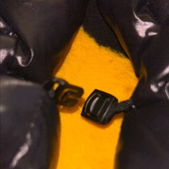 NWOT Shiny Black Puffer Mittens - Picture 7 of 7